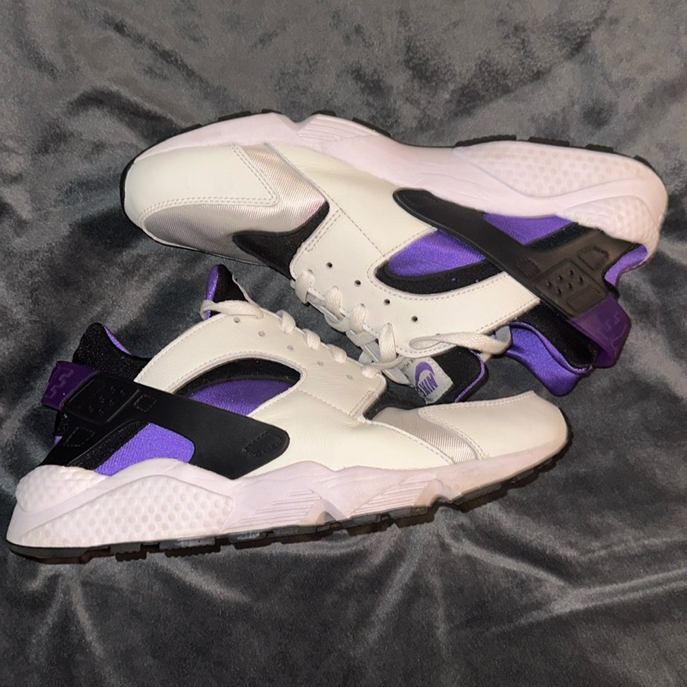 Nike Huarache in White Purple Black Colorway